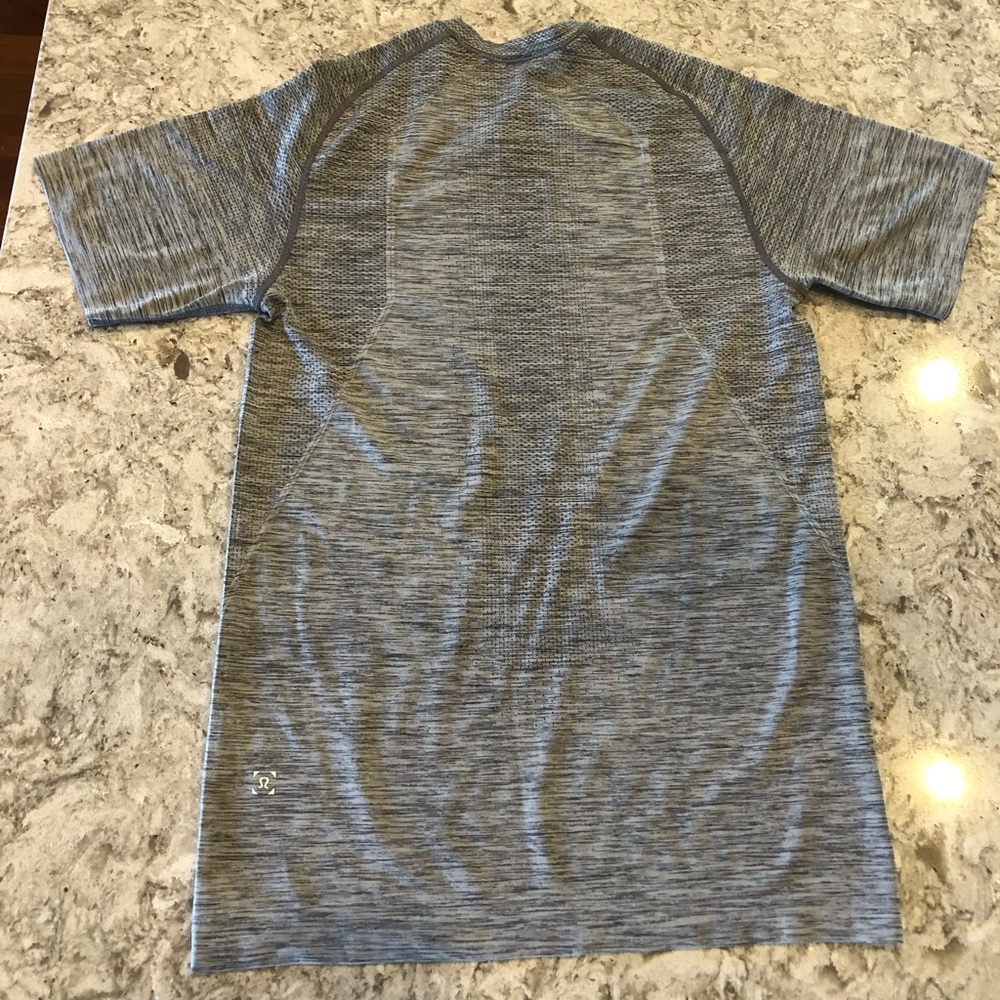 Lululemon metal vent shirt